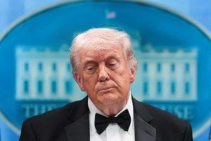 Trump ataca papa e afirma que Leão XIV ‘está colocando os católicos em perigo’. Fonte: Infomoney