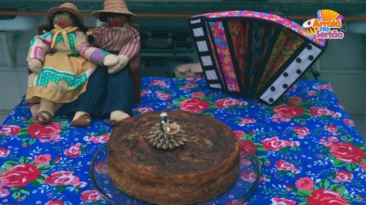 A participante Dadá apresenta sua receita de Torta Sorriso no Concurso de Culinária Junina. Reprodução: TV Grande Rio