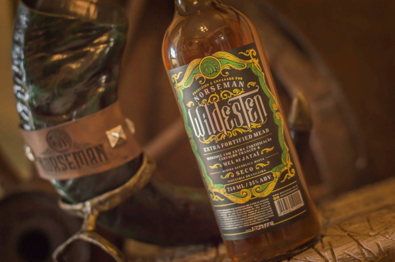 Produtores gaúchos exibem hidromel premiado, bebida ancestral do Rio Grande do Sul.. Reprodução: G1