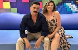 Casal Vagner Macedo e Bella Mantovani compartilha os códigos dos casais liberais nas redes sociais.; Reprodução: Globo