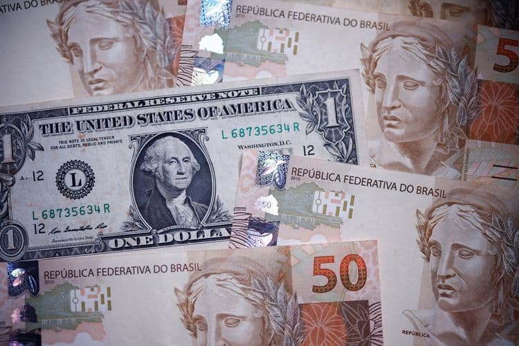 Dólar fecha em alta e bolsa brasileira registra queda significativa.; Reprodução: Globo
