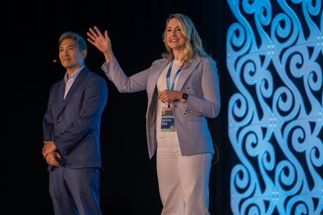 Casal de médicos Letizia Alto e Kenji Asakura compartilham livros que transformaram sua trajetória no investimento imobiliário. Reprodução: Business Insider