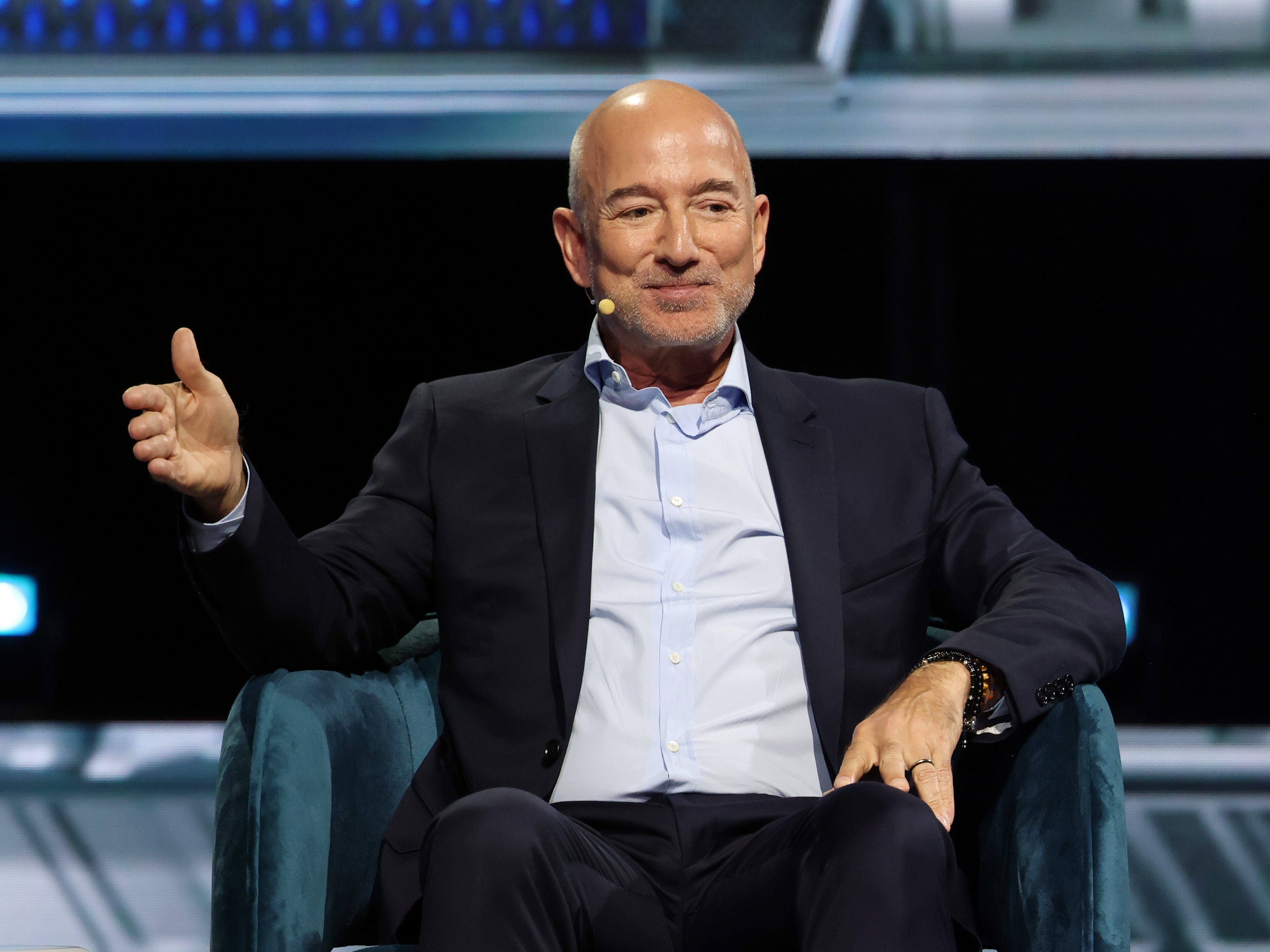 Bezos avança com plano de satélites para rivalizar a SpaceX. Reprodução: Businessinsider