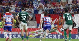 Weverton defende pênalti decisivo e garante vitória do Palmeiras contra o Fortaleza. Reprodução: R7