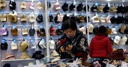 Queda nos preços ao consumidor na China aponta para desafios econômicos em meio à guerra comercial com os EUA. Reprodução: Reuters