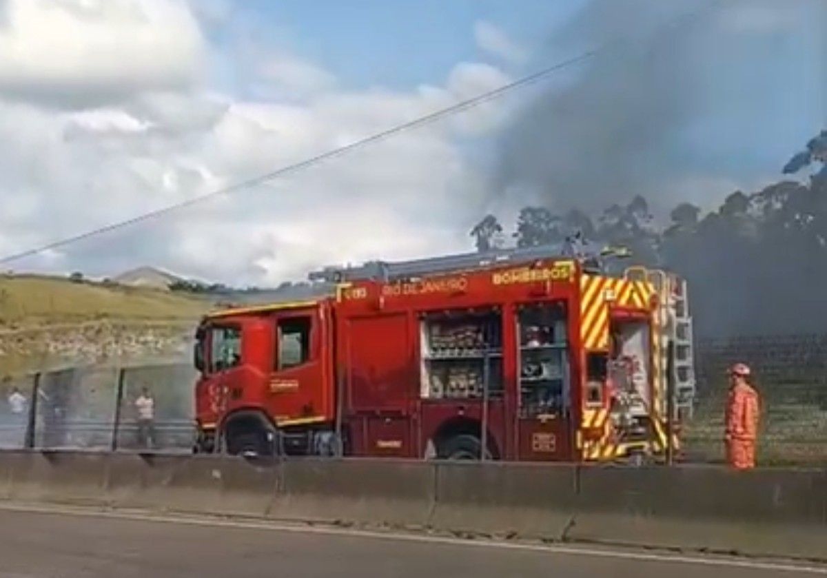 Explosão de carreta com gás na Via Dutra mobiliza atendimento. Reprodução: G1