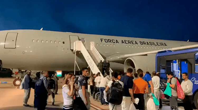 300 brasileiros são deportados em três voos de retorno ao país. Reprodução: CNN Brasil