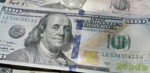 Dólar continua em queda e Bolsa sobe em valorização