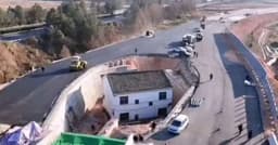 Homem se arrepende de recusar valor e fica ilhado na China