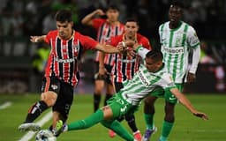 São Paulo se defende após Atlético Nacional perder dois pênaltis em empate na Libertadores. Reprodução: iG Esporte