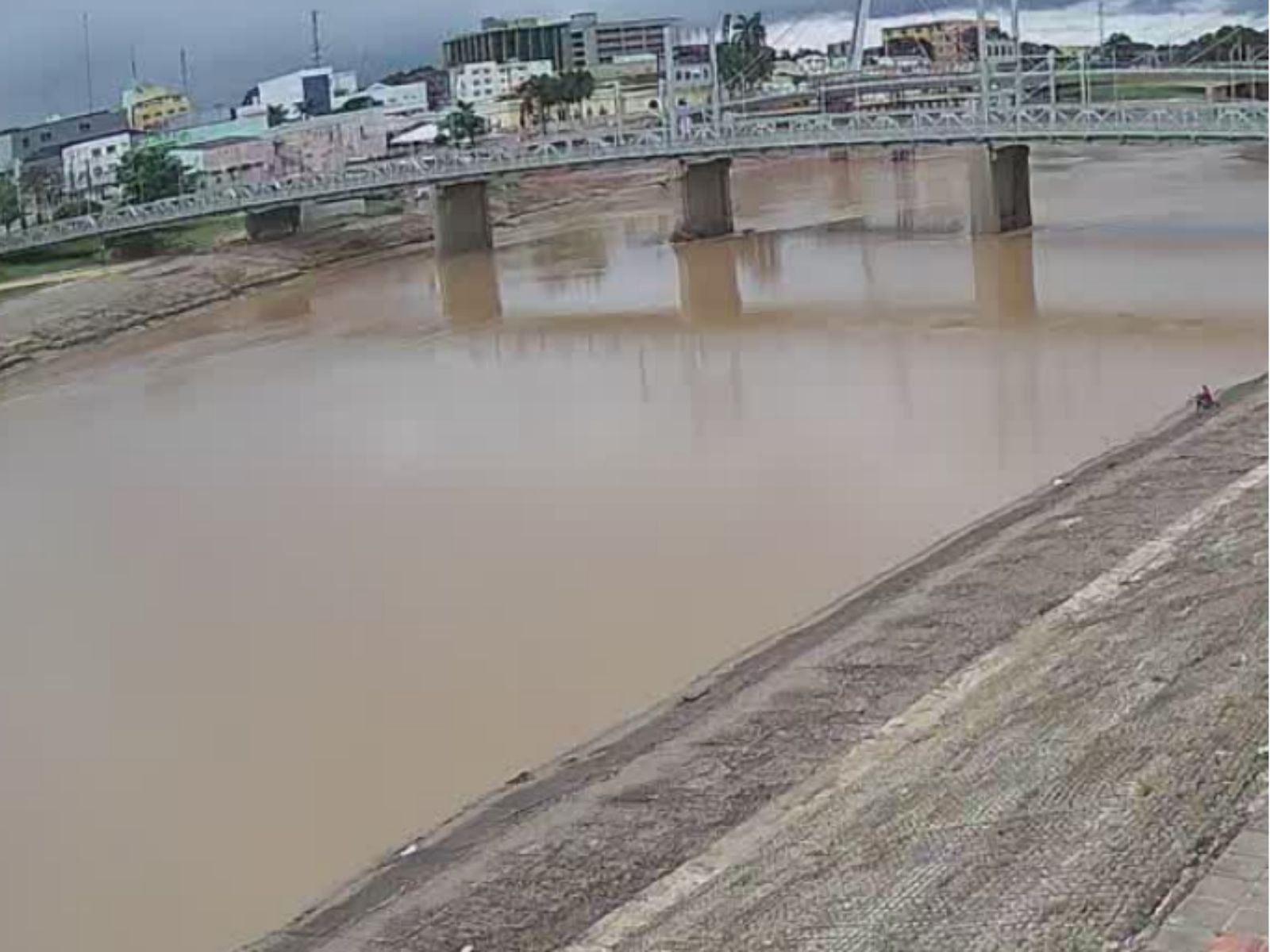 Famílias atingidas pela cheia do Rio Acre devem voltar para casa na segunda.. Reprodução: G1