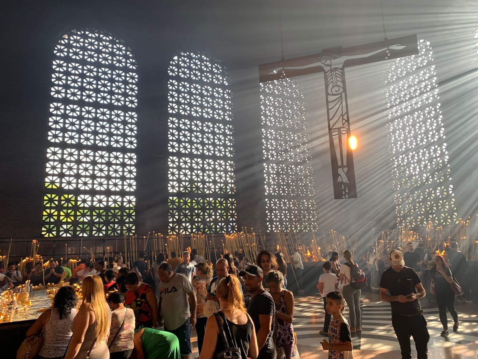 Sala das Velas em Aparecida na manhã do dia 12 de outubro. Reprodução: Globo