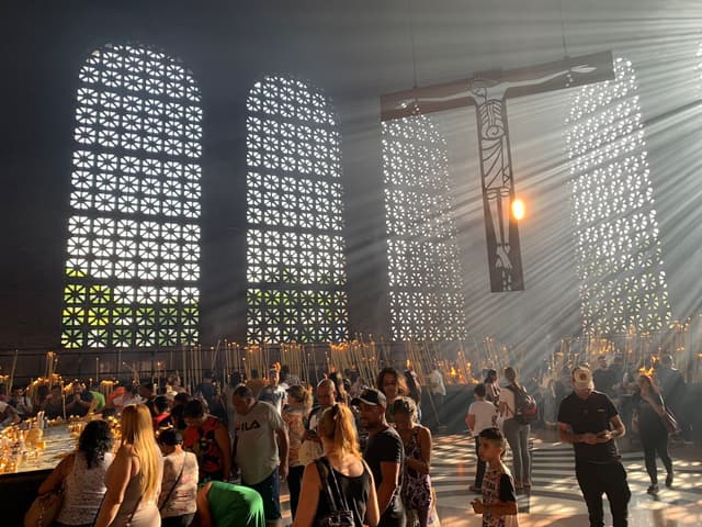 Sala das Velas em Aparecida na manhã do dia 12 de outubro. Reprodução: Globo