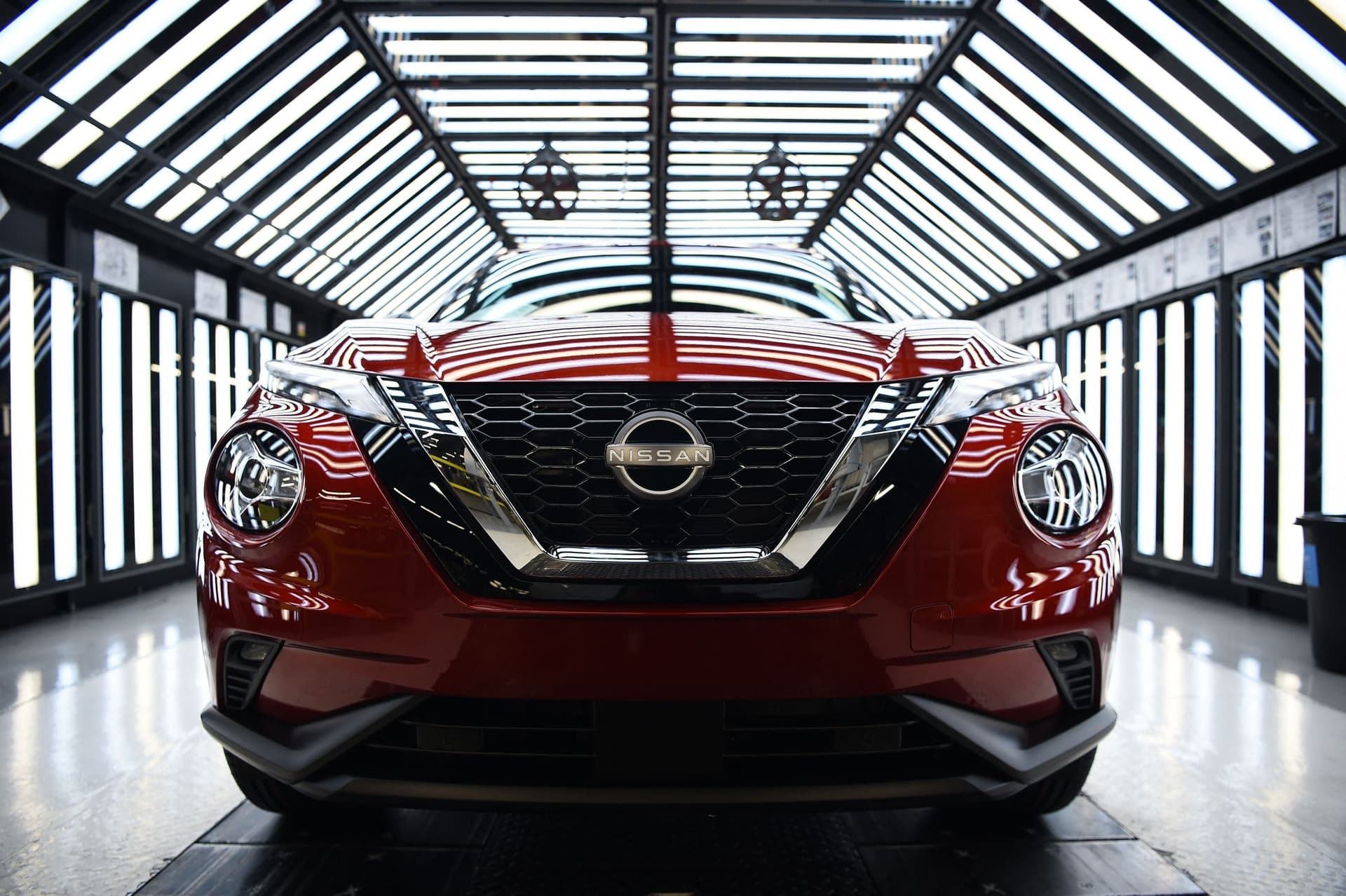 Nissan anuncia corte de 20 mil empregos e fechamento de fábricas para enfrentar crise financeira. Reprodução: Business Insider