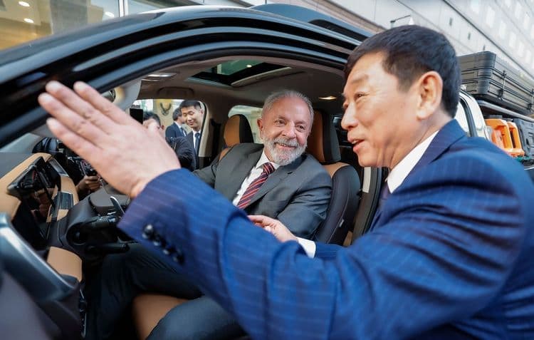 Ministro Rui Costa fala sobre investimentos chineses durante visita do presidente Lula a Pequim. Reprodução: Globo