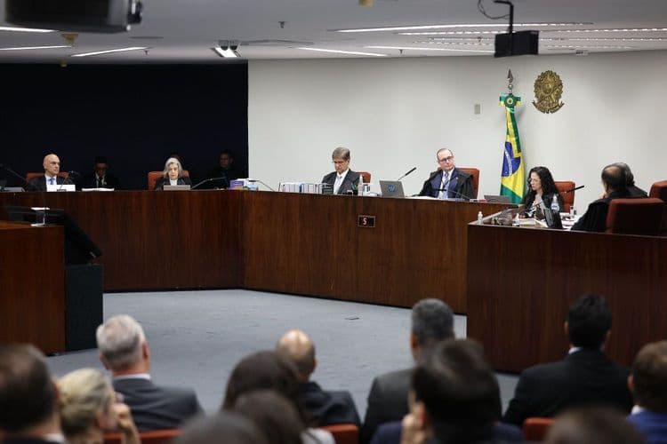 Ministro Cristiano Zanin analisa ofício sobre liberdade profissional. Reprodução: CNN Brasil