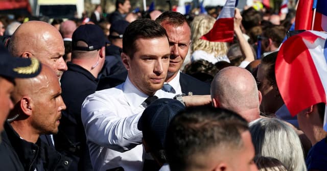 Jordan Bardella indica intenção de se candidatar à presidência pela extrema-direita francesa em 2027. Reprodução: Reuters