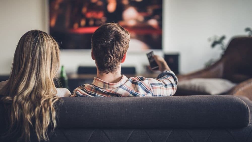 Verão é tempo de maratona de séries em casa com Movistar Plus+. Legenda da imagem. Reprodução: El País