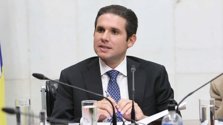 Presidente da Câmara sugere cautela nas decisões econômicas diante de incertezas geradas pelo tarifaço de Trump. Reprodução: CNN Brasil