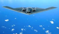 Pilotos do B-2 lançam bombas destruidoras em missão contra instalação nuclear no Irã. Legenda da imagem. Reprodução: Globo