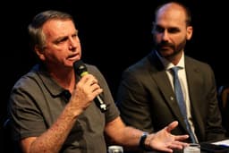 Eduardo Bolsonaro sugere saída do Brasil da OMS