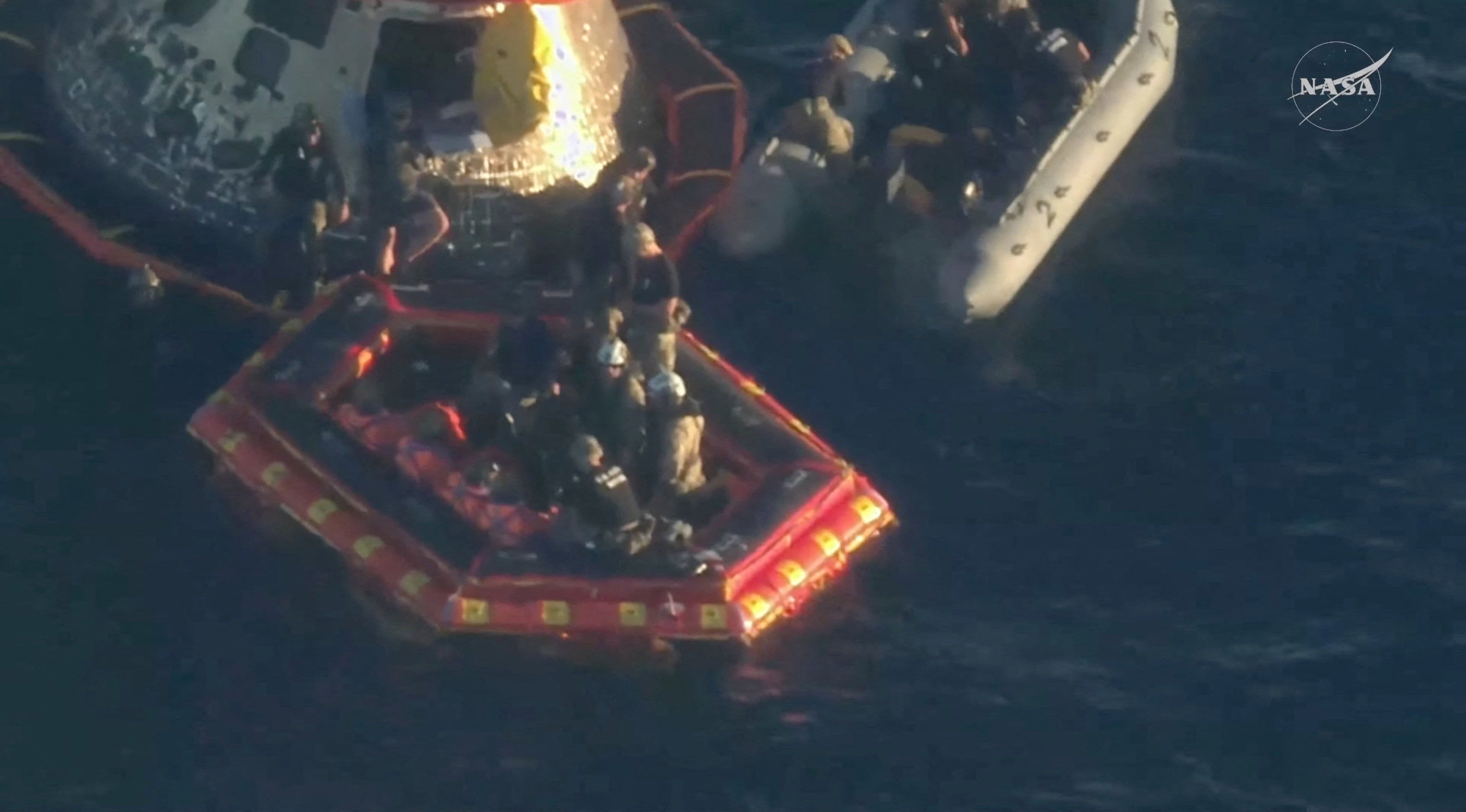 Artemis 2 retorna em direto; Trump felicita a missão, apontando Marte como próximo passo.. Reprodução: Elpais