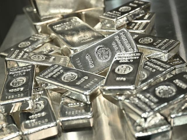 Prata ultrapassa US$60, destacando seu papel na expansão da IA.. Reprodução: Businessinsider