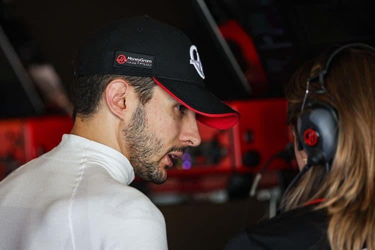 Esteban Ocon danifica carro da Haas durante filmagem