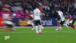 Rodrigo Garro em ação durante empate entre Corinthians e Vitória pelo Brasileirão. Reprodução: Globo