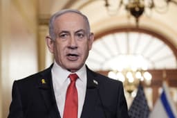 Benjamin Netanyahu enfrenta críticas por prolongar a guerra em Gaza visando sua sobrevivência política. Reprodução: O Globo