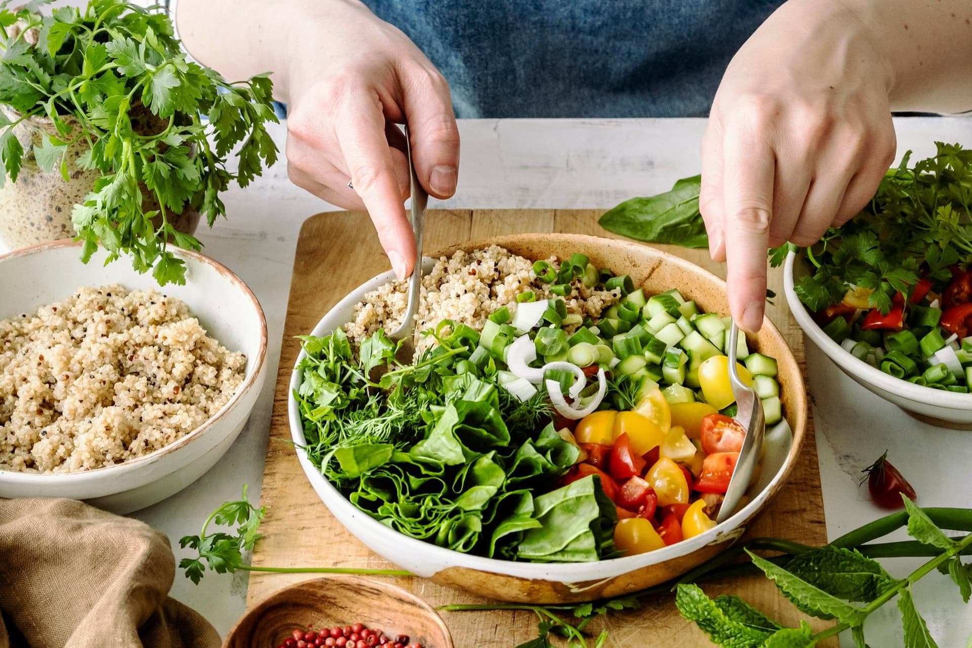Exercício e alimentação equilibrada: essenciais para saúde e prevenção de lesões após os 50 anos. Reprodução: The Conversation Brasil