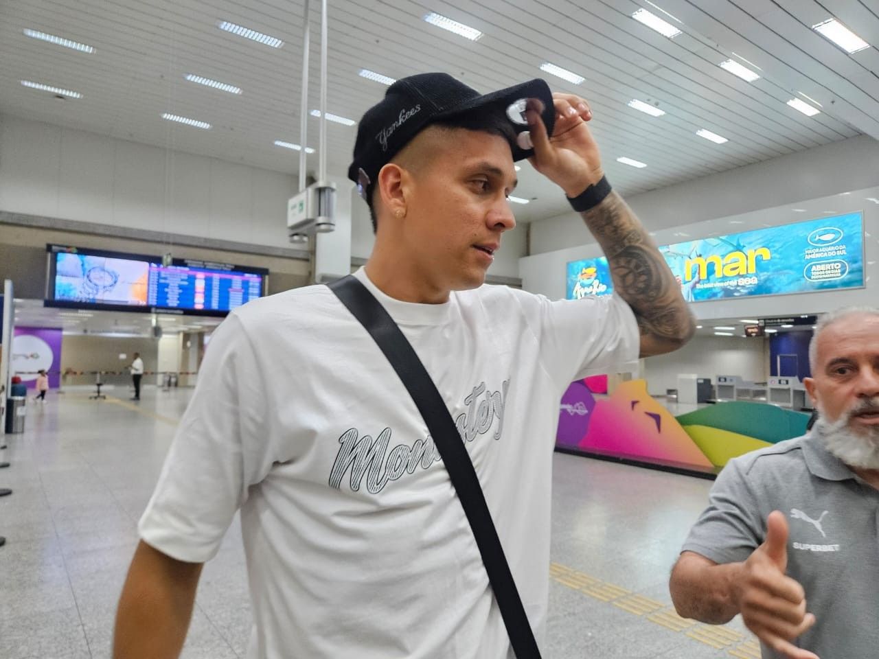 Millán desembarca no Rio para assinar com o Fluminense.. Reprodução: Ge