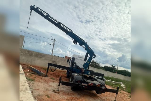 Viga de 200kg se desprende de guindaste em Sorocaba, mata trabalhador. Reprodução: G1