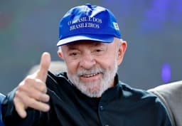 Lula discursa no Congresso Nacional da UNE em Goiânia, destacando a importância da justiça tributária. Reprodução: Globo