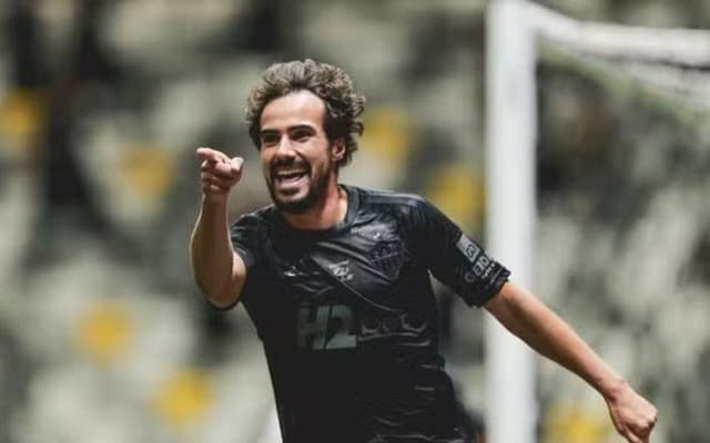 Igor Gomes celebra seu gol pelo Atlético Mineiro na partida contra o Bragantino. Legenda da imagem. Reprodução: iG Esporte