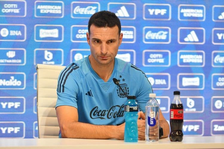 Raphinha provoca Argentina e Scaloni destaca respeito