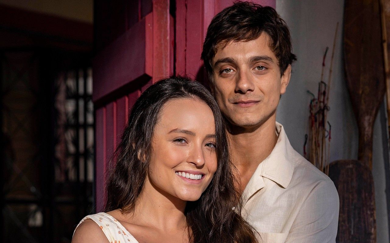 [Estela fica com Túlio em cena de Êta Mundo Melhor]. Reprodução: Gshow