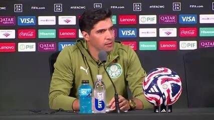 Abel Ferreira concede entrevista coletiva antes do confronto do Palmeiras contra o Al Ahly. Reprodução: Globo