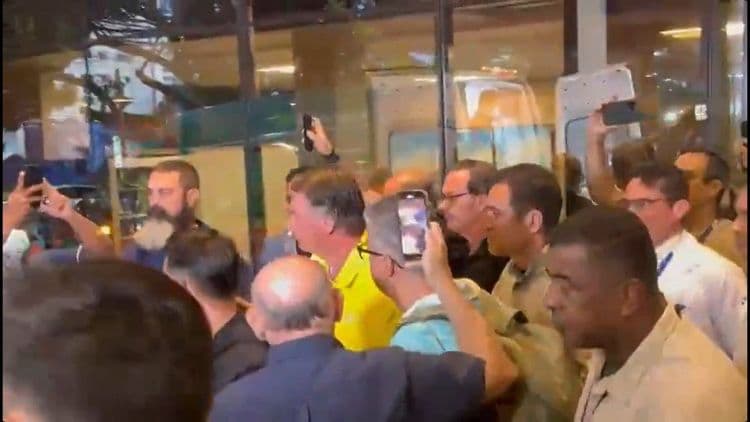 Ex-presidente é internado com complicações intestinais. Reprodução: iG