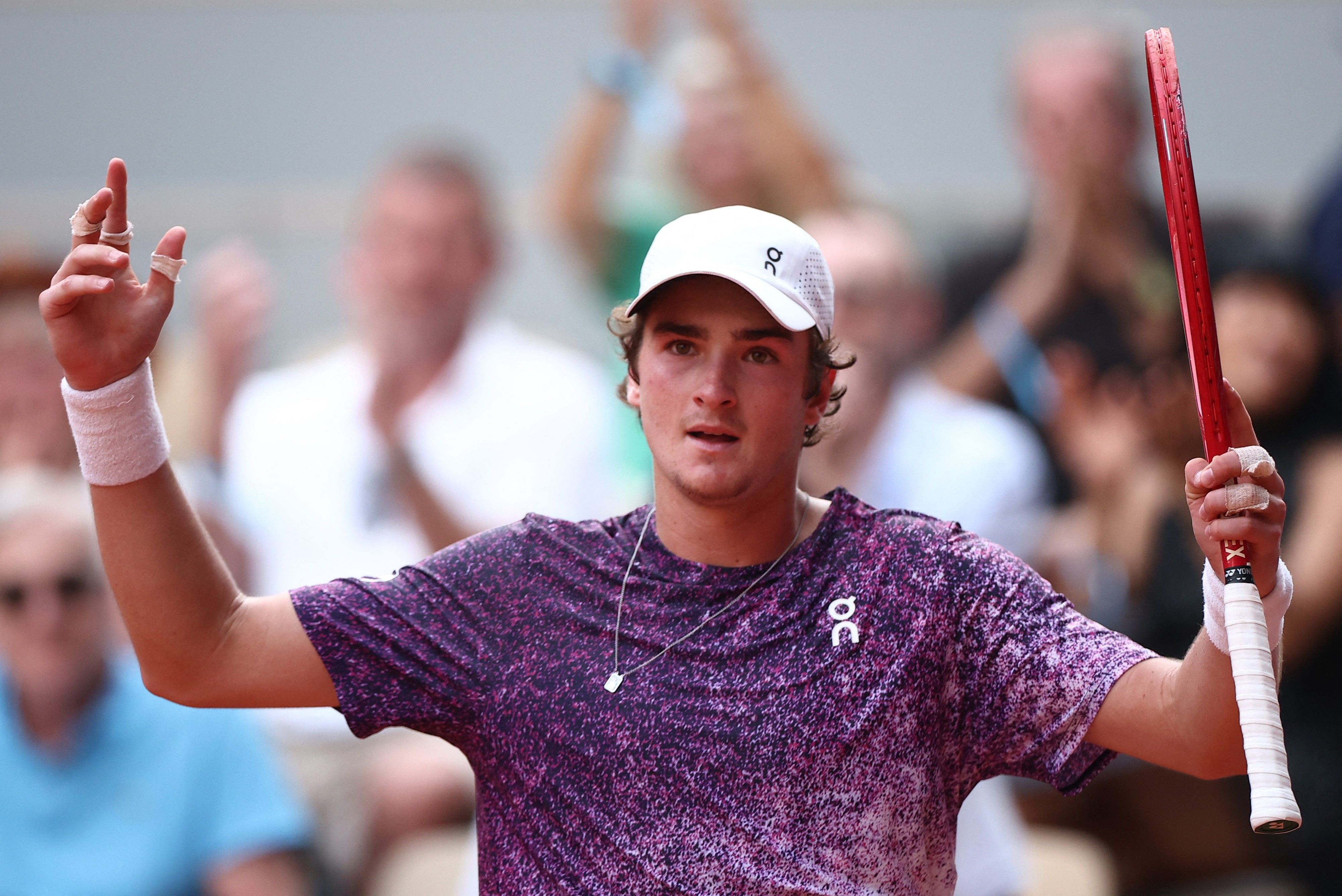 Vitória sobre Djokovic em Roland Garros rende premiação milionária a João Fonseca