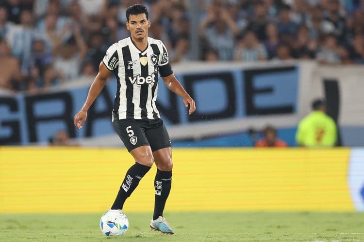 Renato Paiva ajusta equipe sem Jair e Bastos para semifinal da Libertadores. Reprodução: Globo