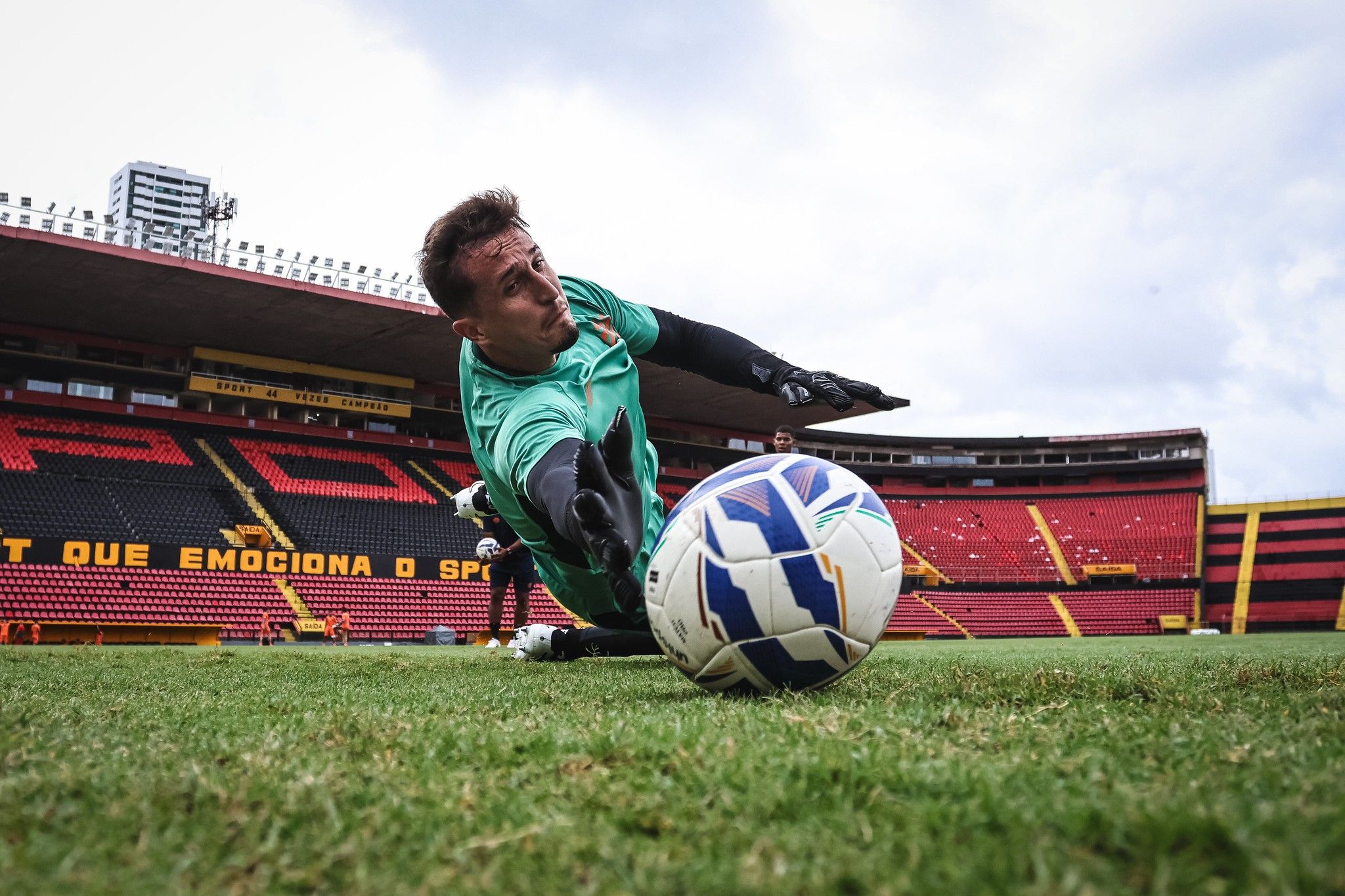 Sport ainda deve ao São Paulo pela compra de Thiago Couto. Reprodução: Ge