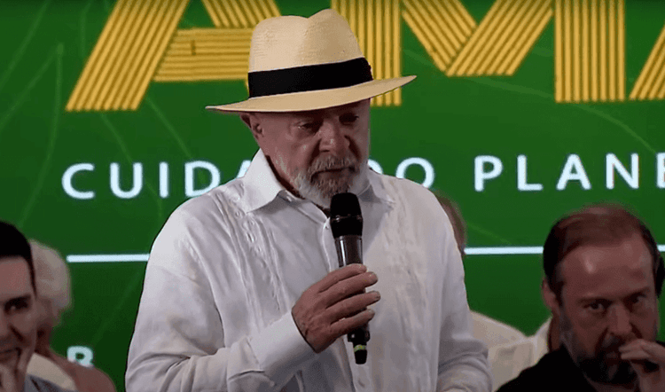 Lula critica uso excessivo de celulares e fake news