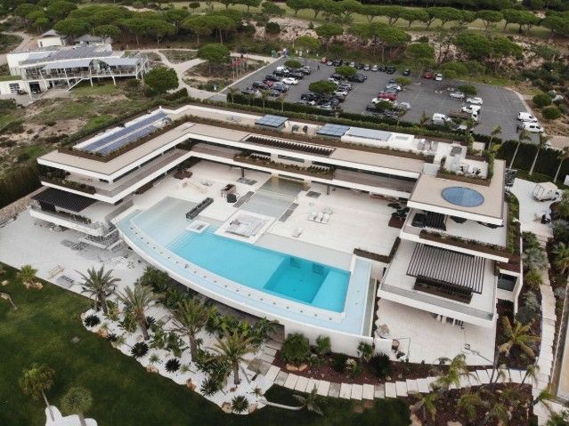 Mansão de Cristiano Ronaldo ganha destaque com piscinas internas, praia privativa e torneiras de ouro.. Reprodução: Oglobo