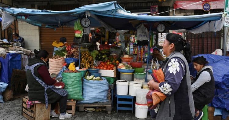 Angelica Zapata enfrenta a realidade da alta inflação em La Paz, Bolivia.; Legenda da imagem. Reprodução: Reuters