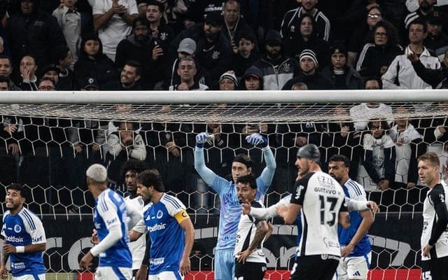 Homenagem a Cássio gera aplausos e críticas na Neo Química Arena. Reprodução: Marco Galvão / Cruzeiro
