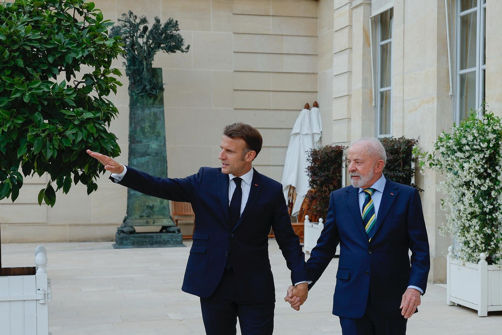 Lula e Macron discutem relações comerciais entre Brasil e França em recente conversa telefônica. Reprodução: Globo