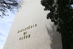 Ex-ministros comentam mudança no Ministério da Saúde