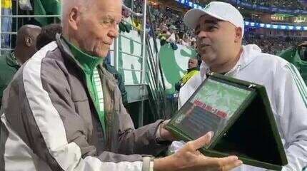 Torcida do Palmeiras homenageia Ademir da Guia no Allianz Parque. Reprodução: Retorno do item 11