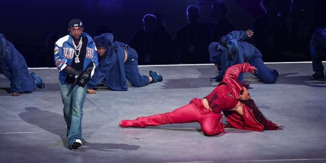 Kendrick Lamar e SZA se apresentam no Super Bowl LIX, dando início à turnê de 2025. Reprodução: Business Insider